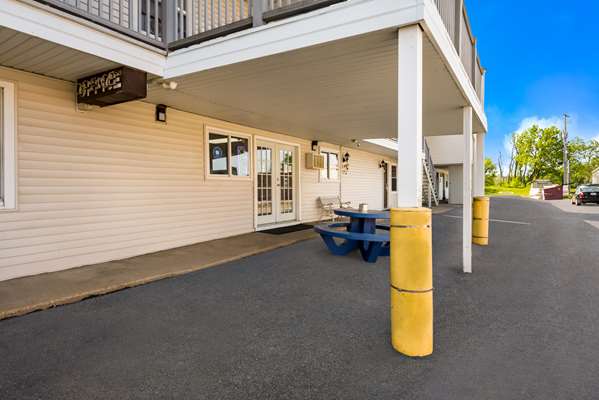 Exterior view - Rodeway Inn La Crosse