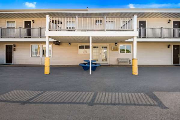 Exterior view - Rodeway Inn La Crosse