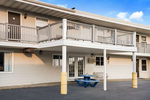 Exterior view - Rodeway Inn La Crosse