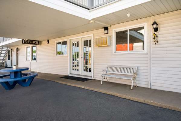 Exterior view - Rodeway Inn La Crosse