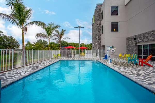 Pool - Home2 Suites by Hilton Vero Beach - I-95, Exit 147