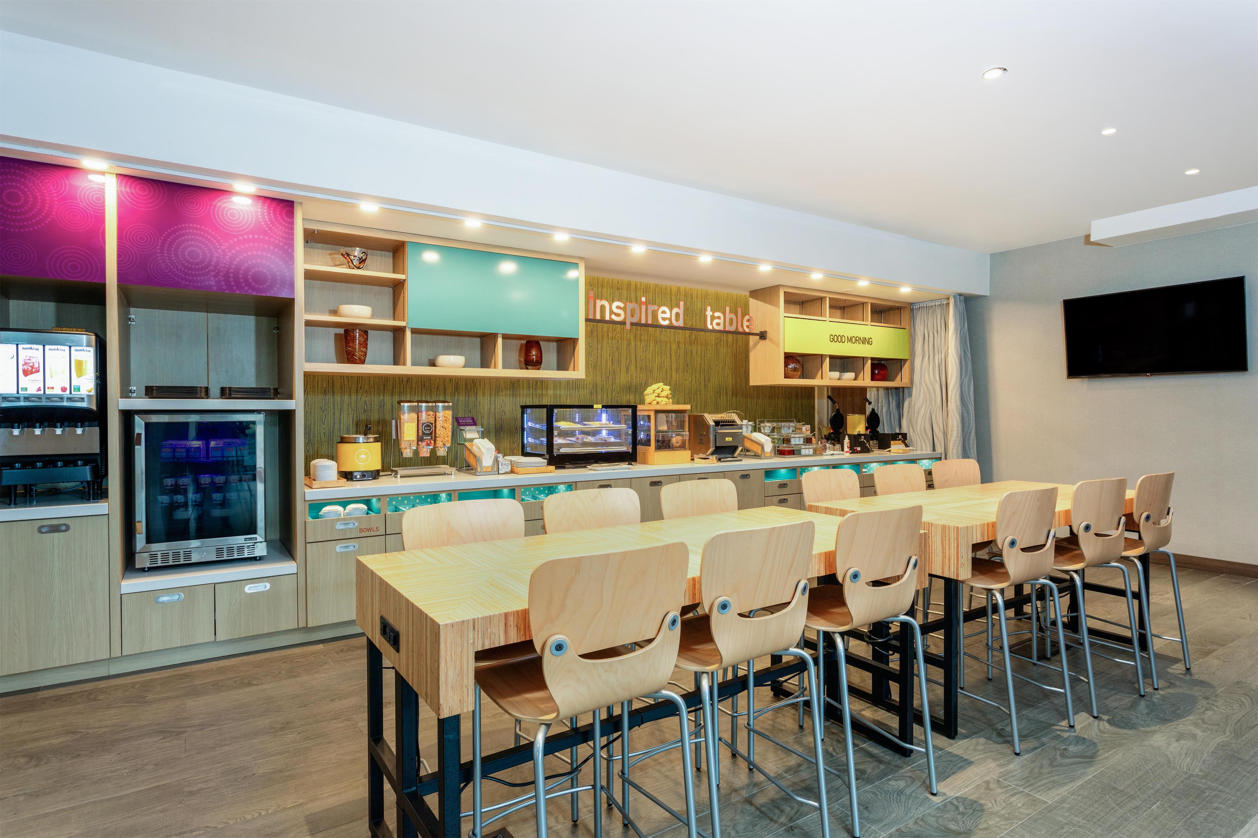 Breakfast Area | Home2 Suites by Hilton Vero Beach I-95