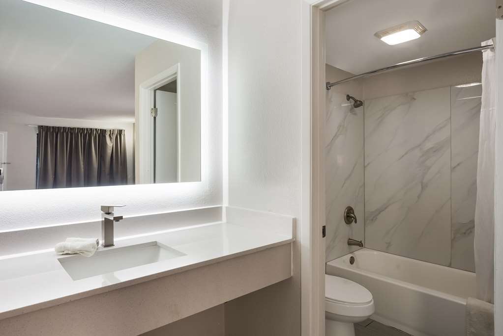ABVIS MOBILE-guestroom-Guest Room,Bathroom,On-Site.jpg