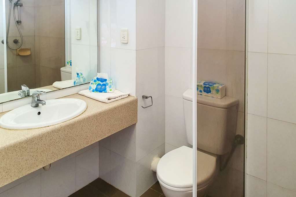 ECONO LODGE RIVERVALE-guestroom-Guest Room,Bathroom,On-Site.jpg