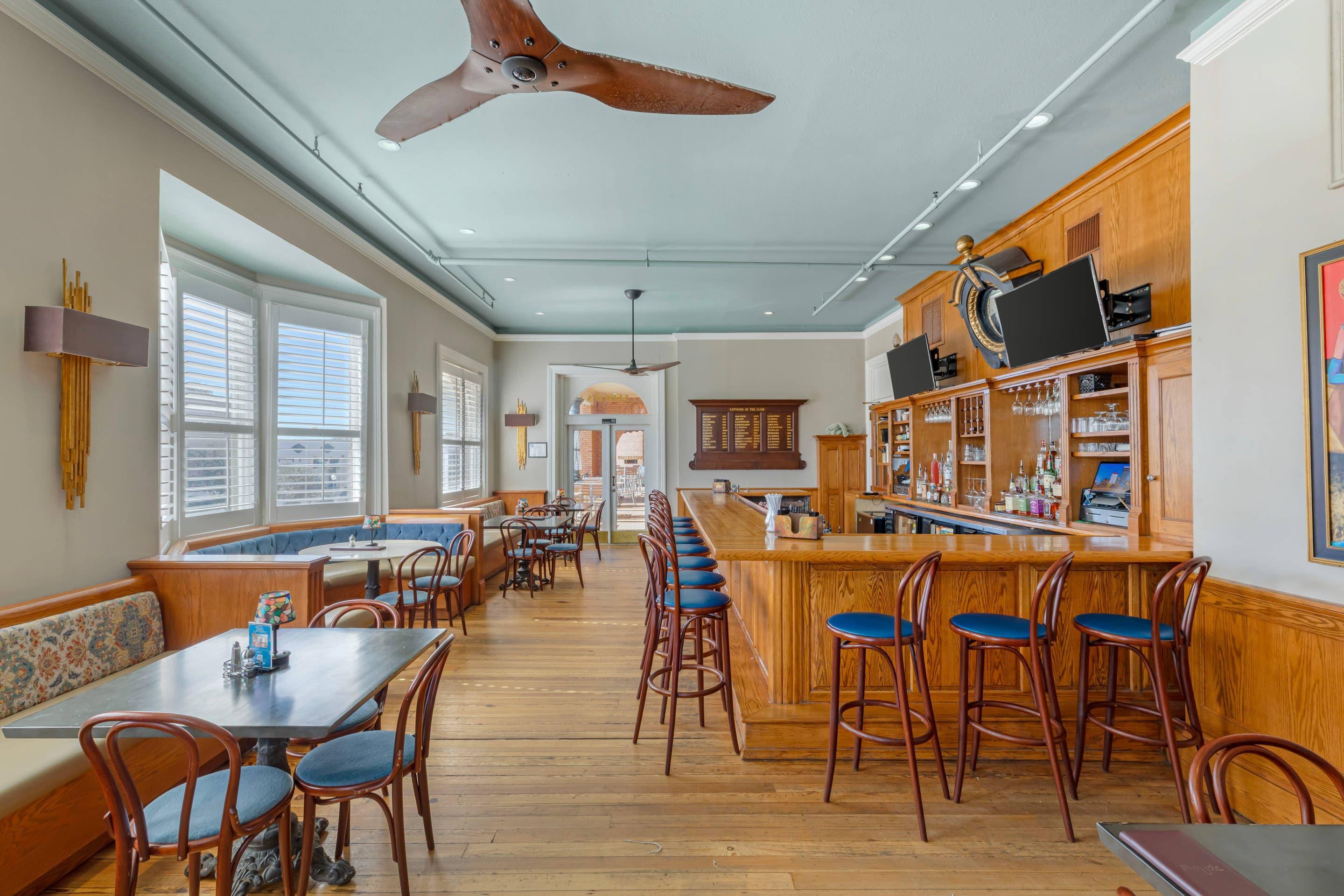 On-site restaurant | Windsor Hotel, Ascend Hotel Collection