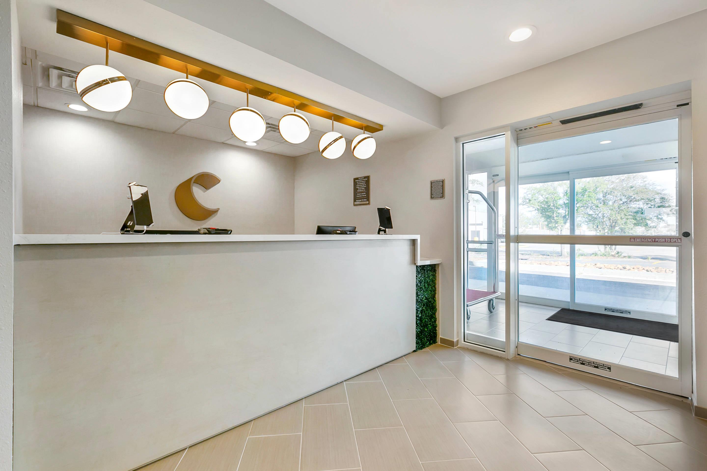 Front desk | Comfort Inn & Suites Houma