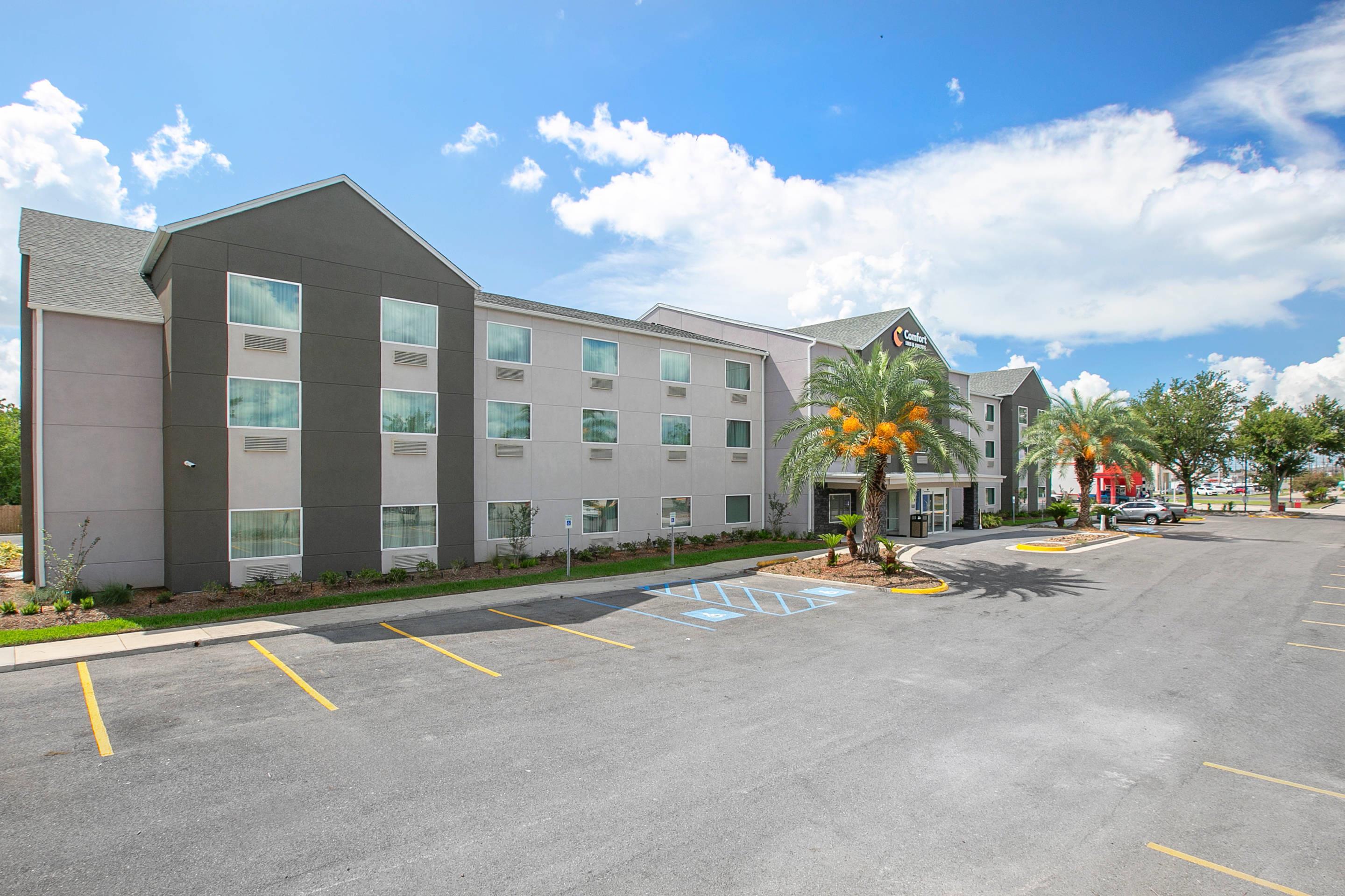 Hotel exterior | Comfort Inn & Suites Houma