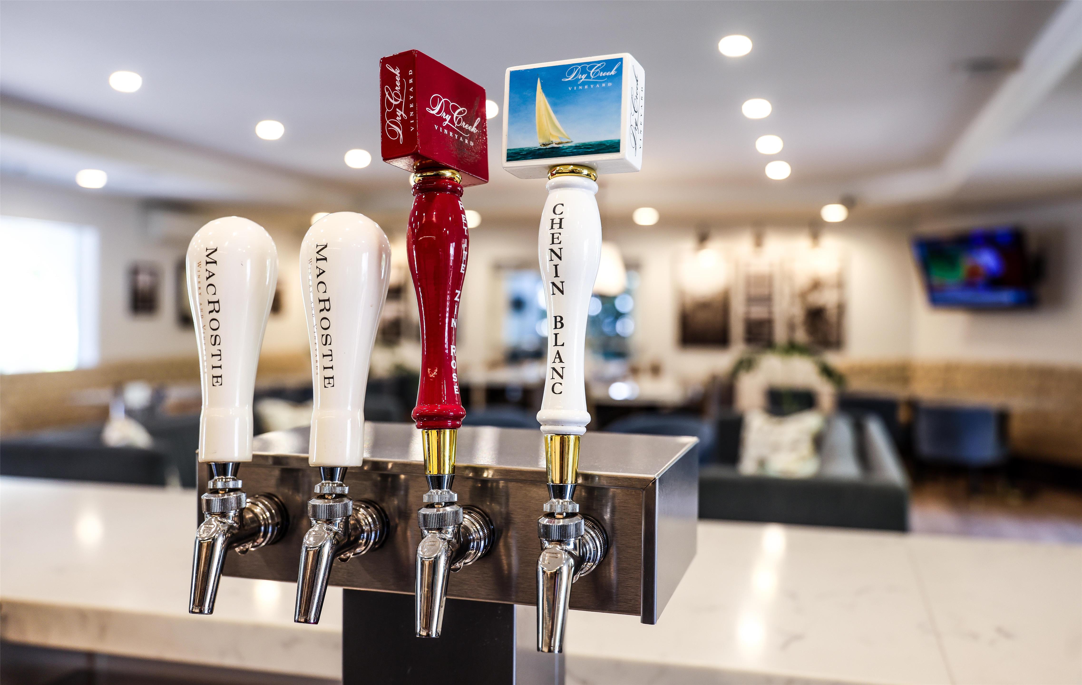 BarLounge | The Lodge at Healdsburg, Tapestry Collection by Hilton