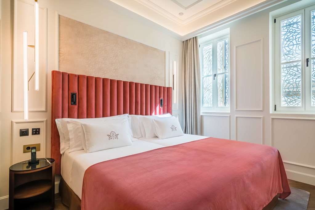RH PALACIO GRAN V A-guestroom-Guest Room,On-Site.jpg