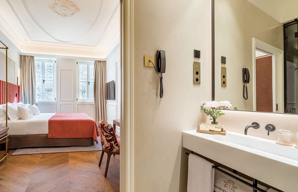 RH PALACIO GRAN V A-guestroom-Guest Room,Bathroom,On-Site.jpg