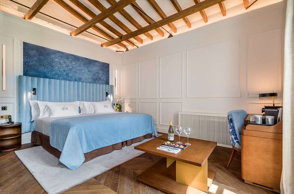 RH PALACIO GRAN V A-guestroom-Guest Room,Suite,On-Site.jpg