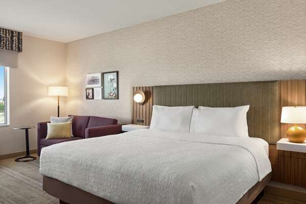  - Hampton Inn Stockton - CA 99, Exit 250