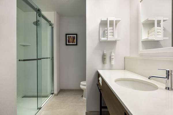  - Hampton Inn Stockton - CA 99, Exit 250