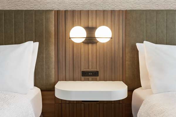  - Hampton Inn Stockton - CA 99, Exit 250