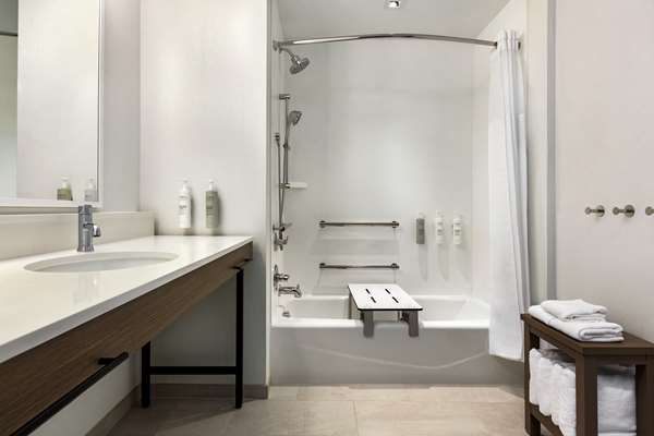  - Hampton Inn Stockton - CA 99, Exit 250