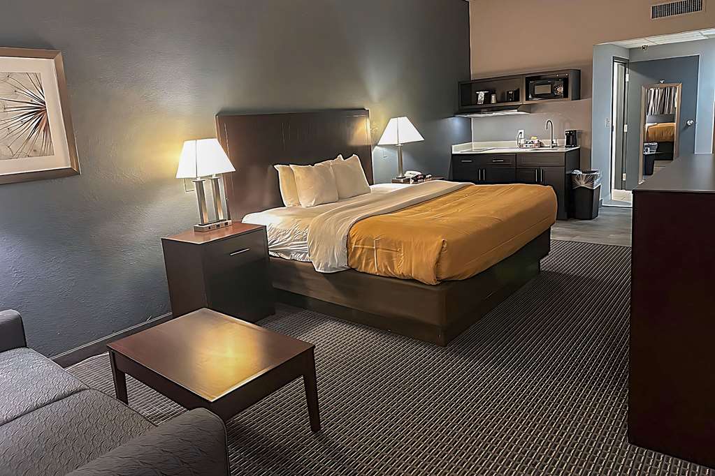 SUBURBAN STUDIOS MONTPELIER-guestroom-Guest Room,Suite,On-Site.jpg