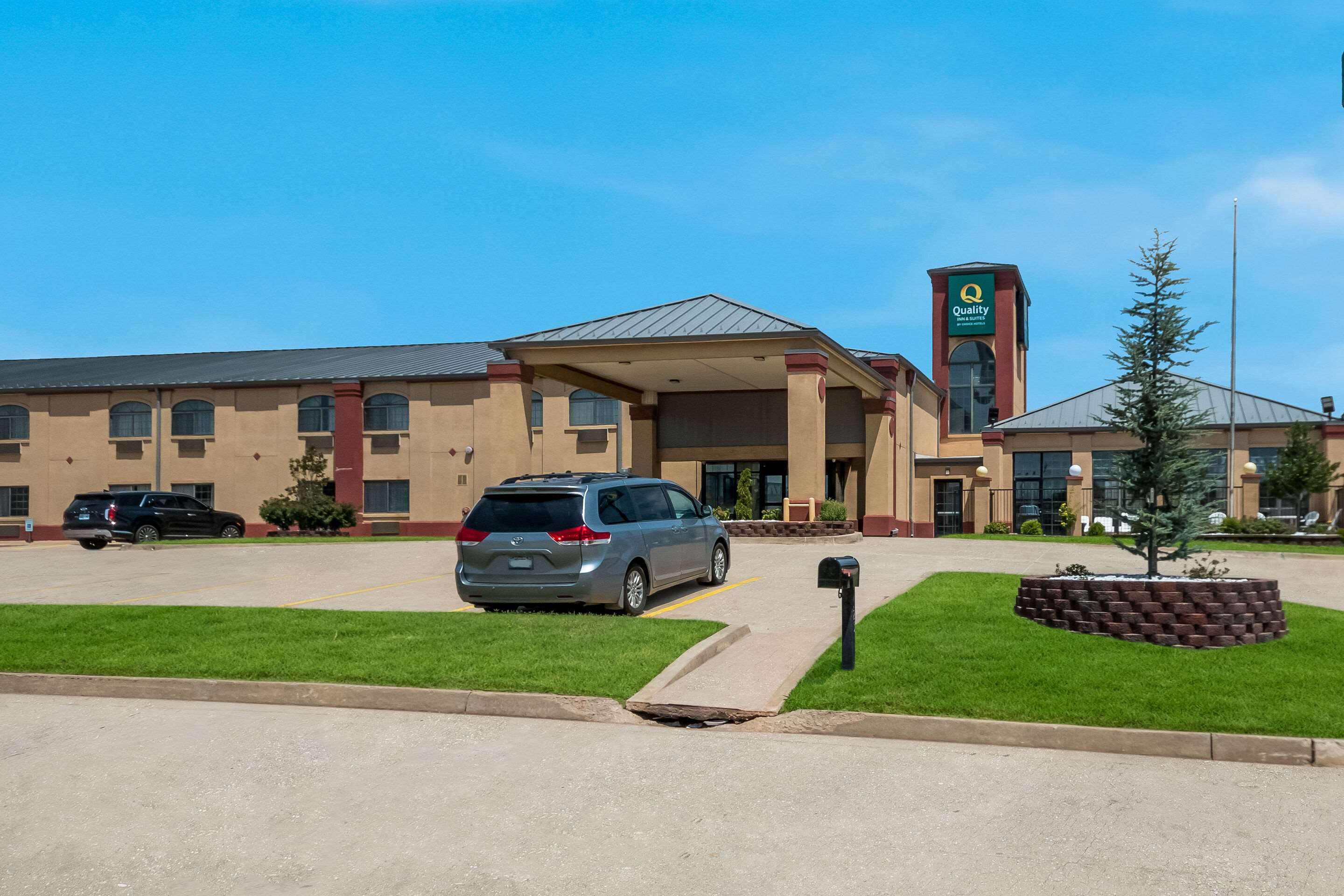 Hotel exterior | Quality Inn & Suites Oklahoma City North