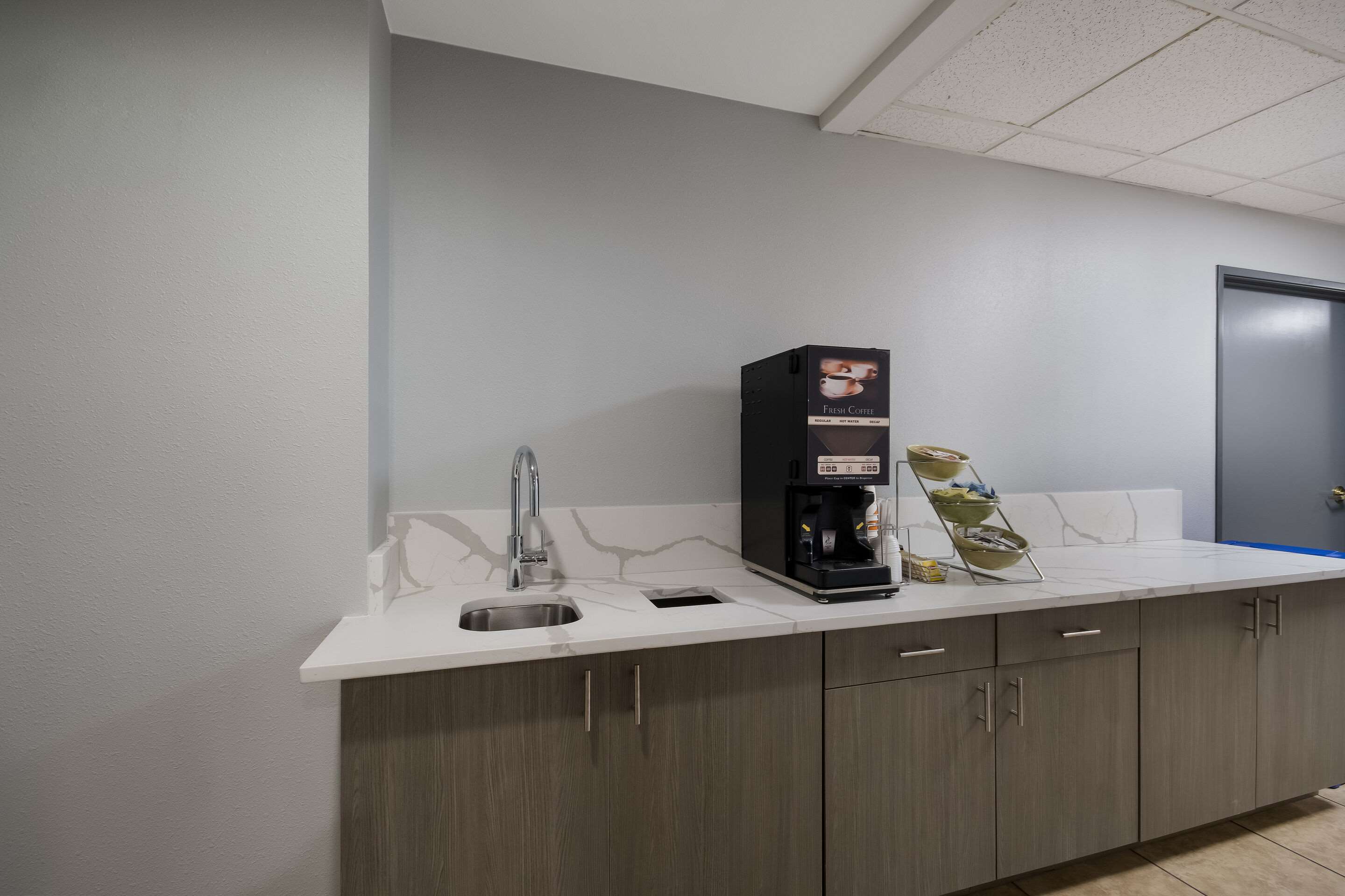 Coffee area | Quality Inn & Suites Oklahoma City North
