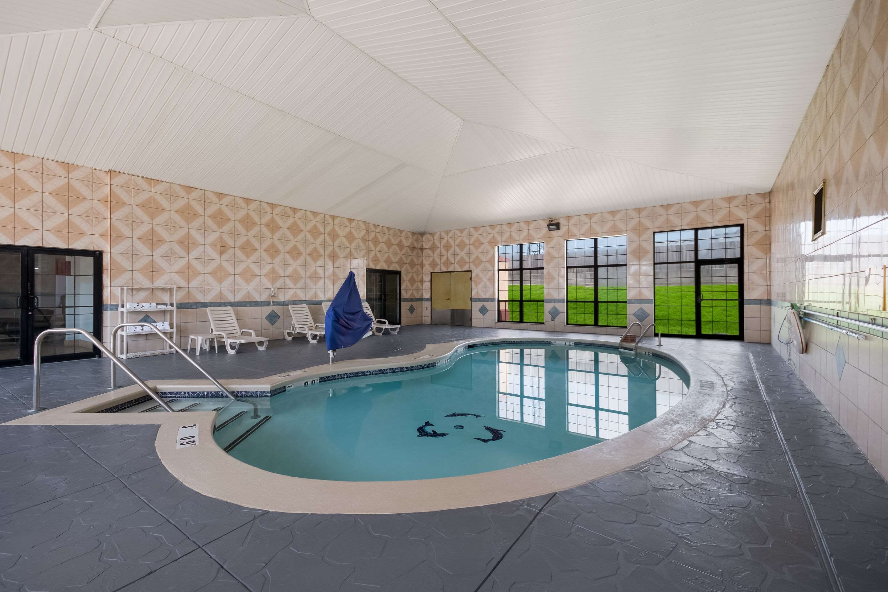 Indoor pool | Quality Inn & Suites Oklahoma City North