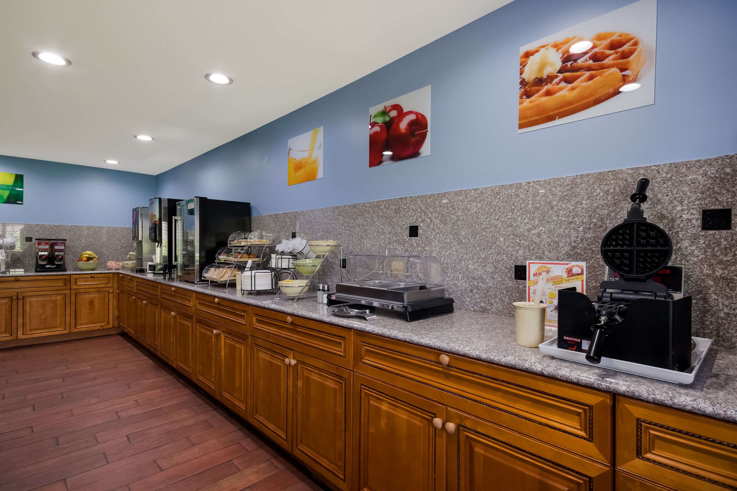 Breakfast counter | Quality Inn & Suites Oklahoma City North