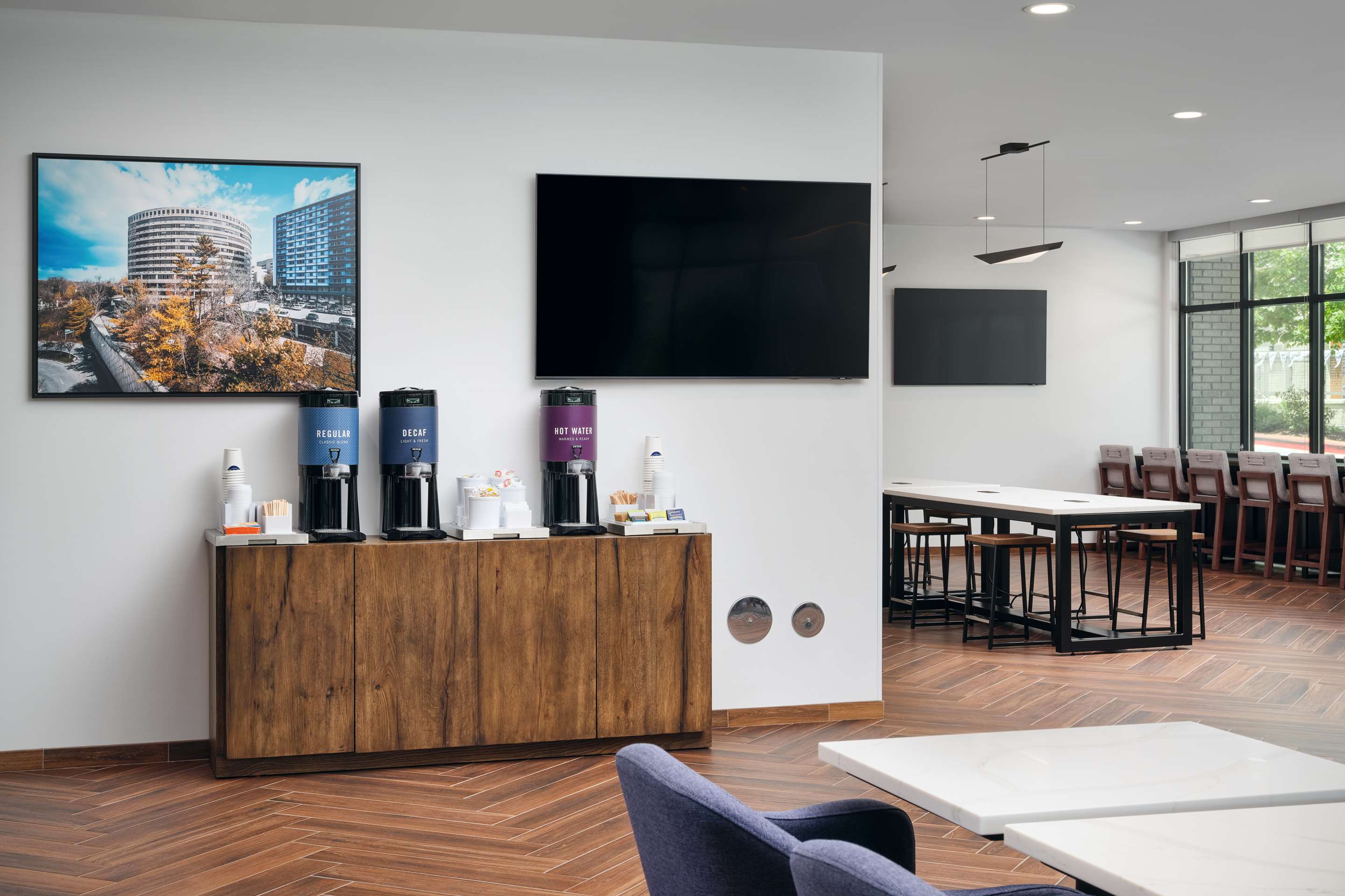 Breakfast Area | Hampton Inn Towson Downtown
