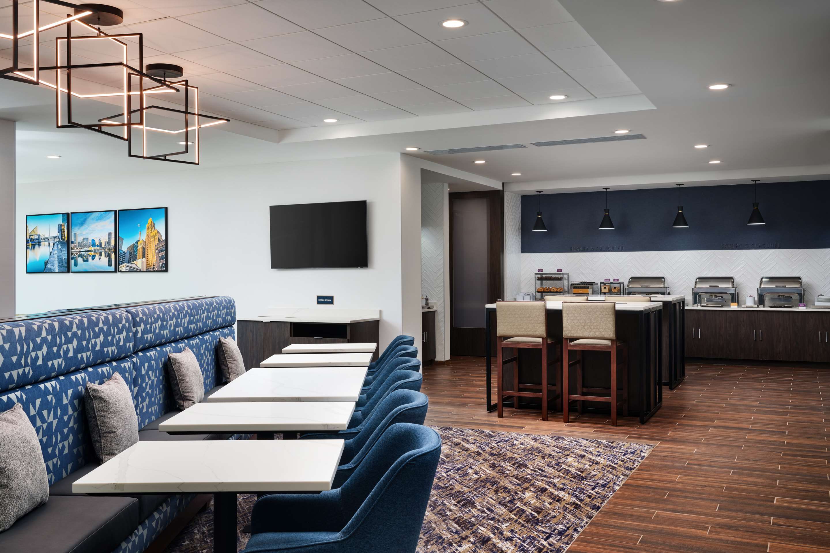 Breakfast Area | Hampton Inn Towson Downtown