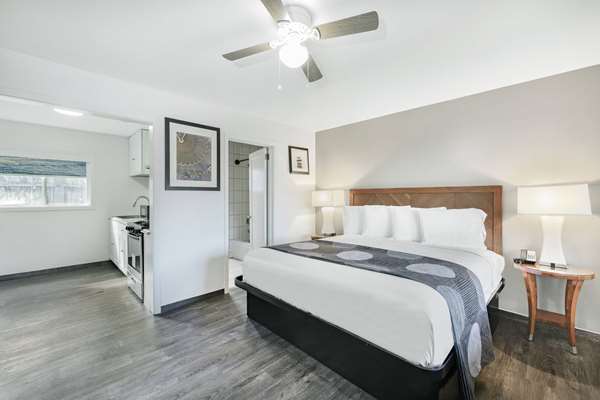  - Oceanside Inn & Suites Fort Bragg