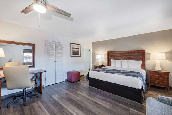  - Oceanside Inn & Suites Fort Bragg