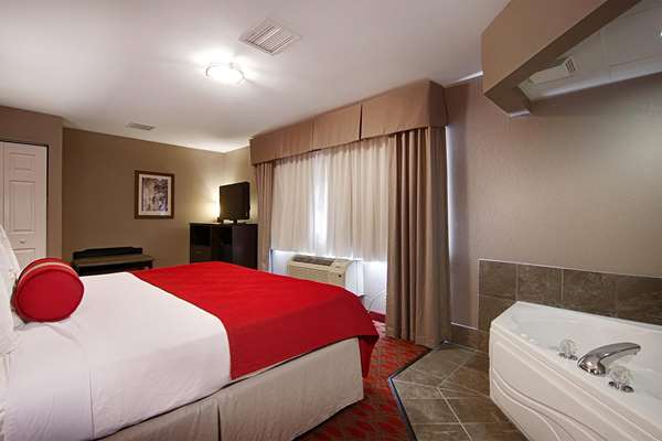  - Baymont Inn & Suites Brooklyn Center - I-94 & I-694, Exit 34