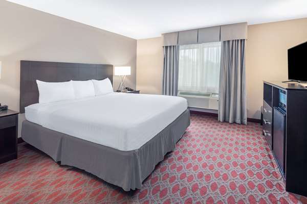  - Baymont Inn & Suites Brooklyn Center - I-94 & I-694, Exit 34