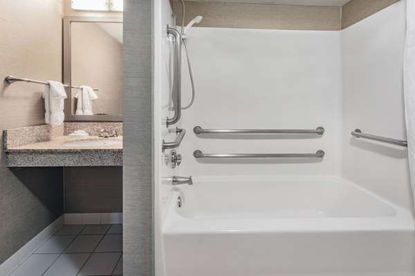  - Baymont Inn & Suites Brooklyn Center - I-94 & I-694, Exit 34