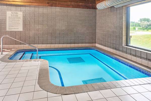 Pool - Baymont Inn & Suites Brooklyn Center - I-94 & I-694, Exit 34