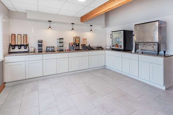  - Baymont Inn & Suites Brooklyn Center - I-94 & I-694, Exit 34