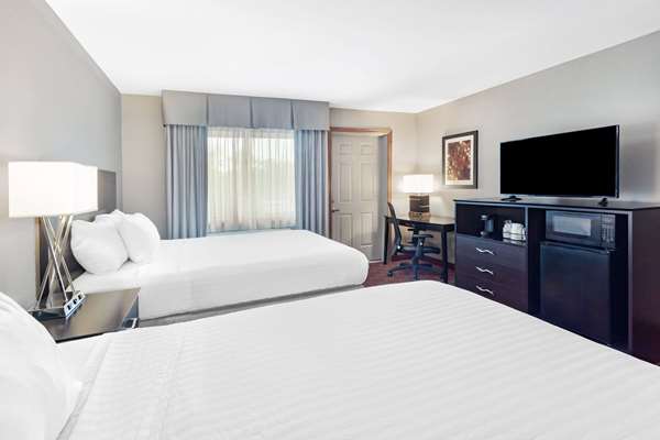  - Baymont Inn & Suites Brooklyn Center - I-94 & I-694, Exit 34