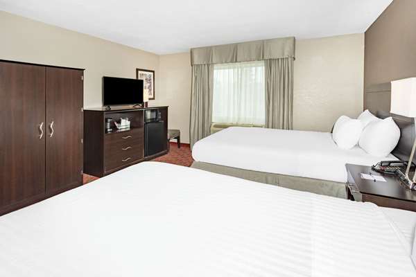  - Baymont Inn & Suites Brooklyn Center - I-94 & I-694, Exit 34