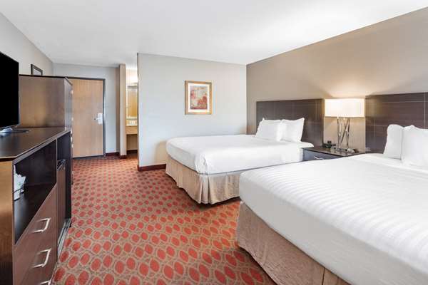  - Baymont Inn & Suites Brooklyn Center - I-94 & I-694, Exit 34