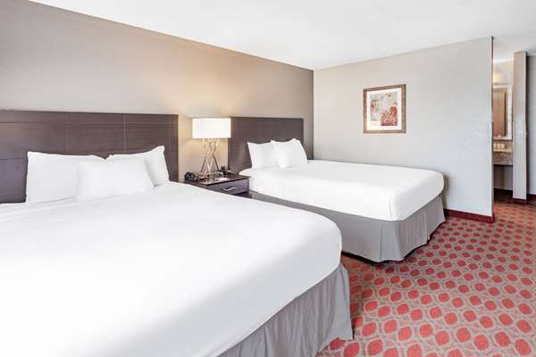  - Baymont Inn & Suites Brooklyn Center - I-94 & I-694, Exit 34