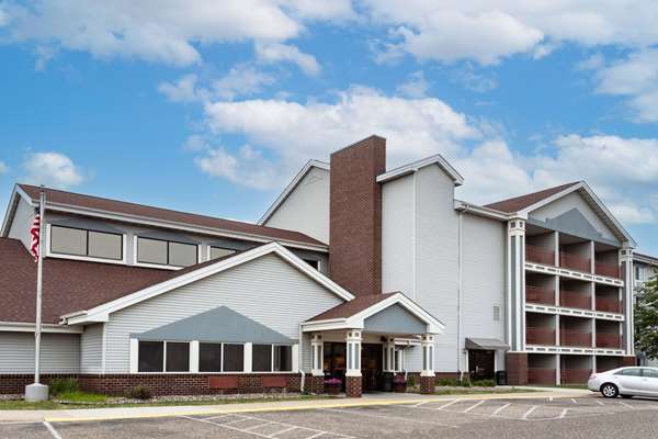 Exterior view - Baymont Inn & Suites Brooklyn Center - I-94 & I-694, Exit 34