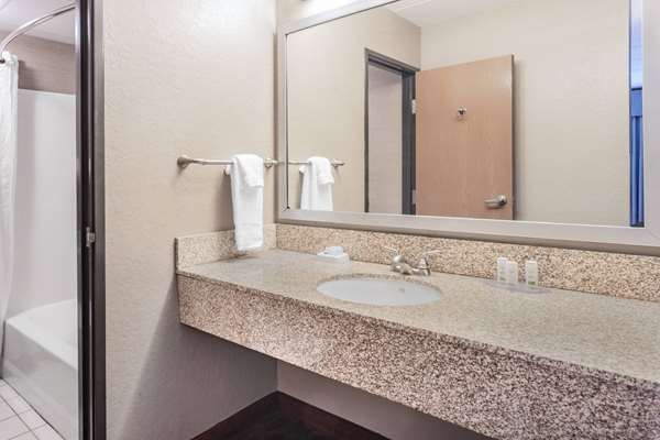  - Baymont Inn & Suites Brooklyn Center - I-94 & I-694, Exit 34