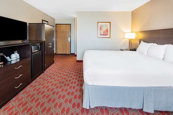  - Baymont Inn & Suites Brooklyn Center - I-94 & I-694, Exit 34
