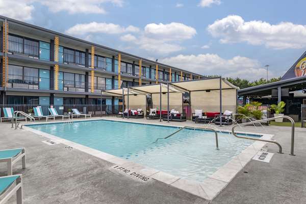 Pool - Heights House Hotel North Houston - I-45, Exit 50