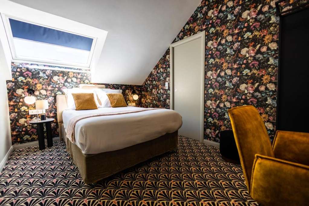 PAULETTE-guestroom-Guest Room,On-Site.jpg