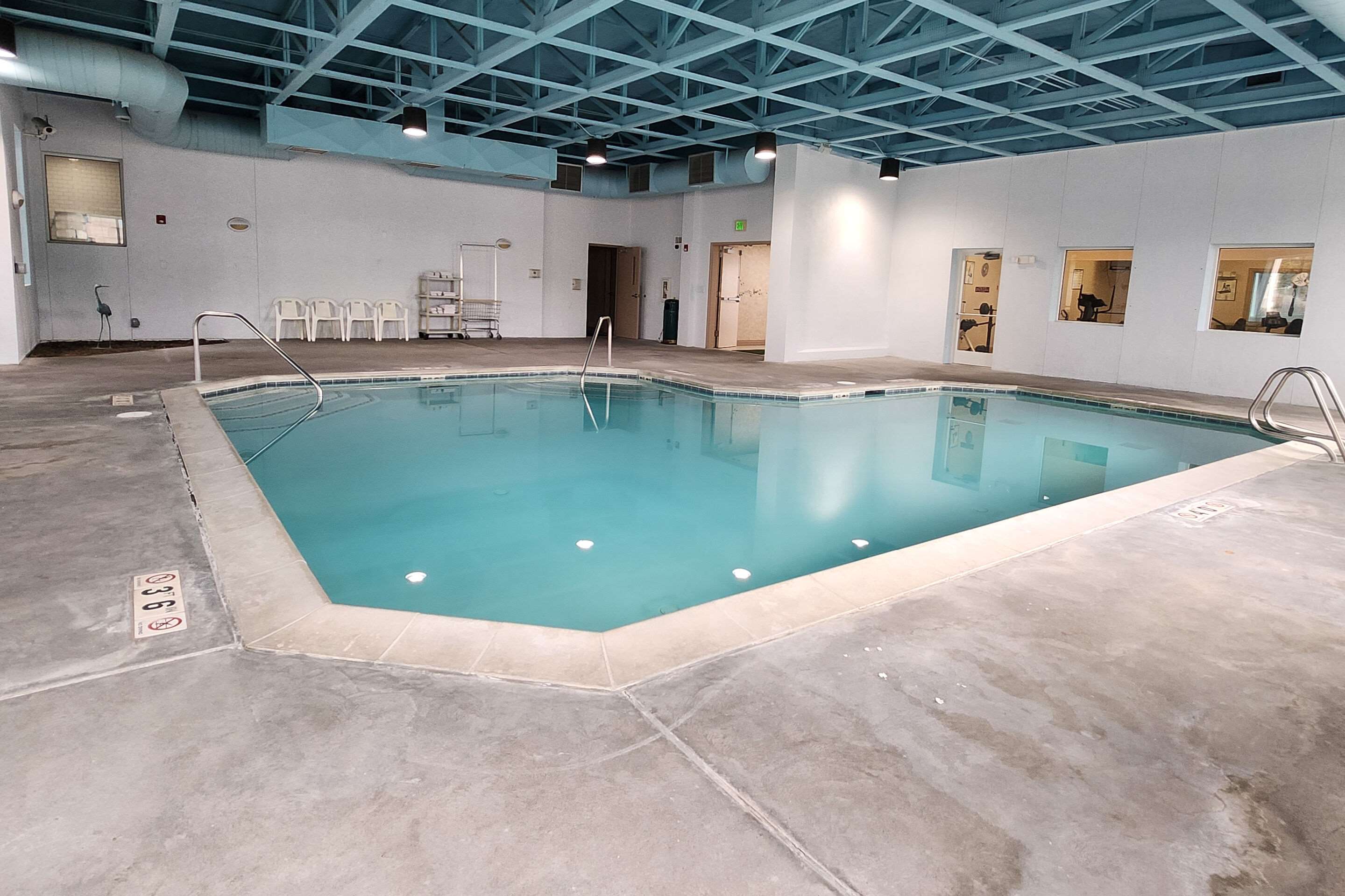 Indoor pool | Le Ritz Hotel and Suites