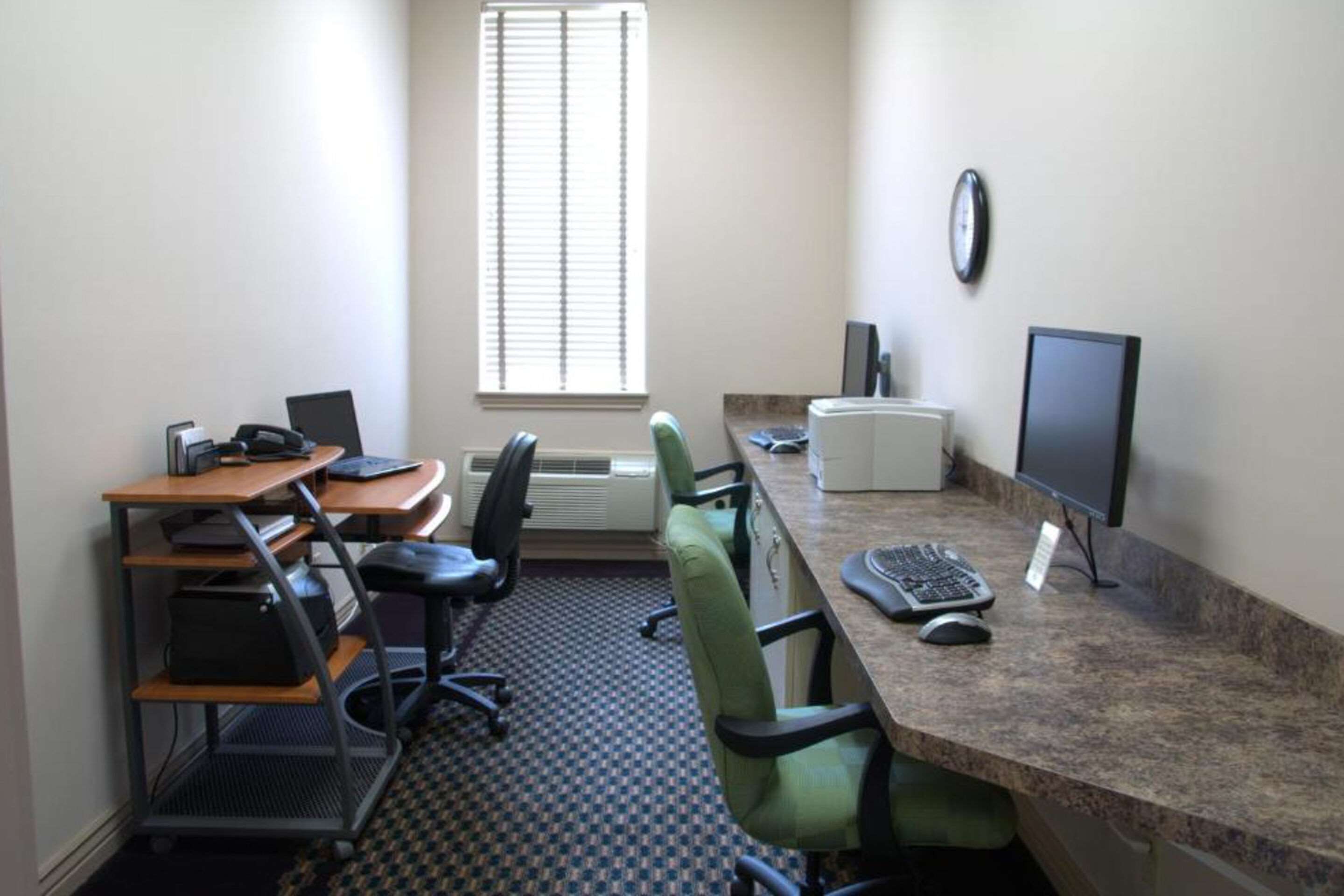 Business center | Le Ritz Hotel and Suites
