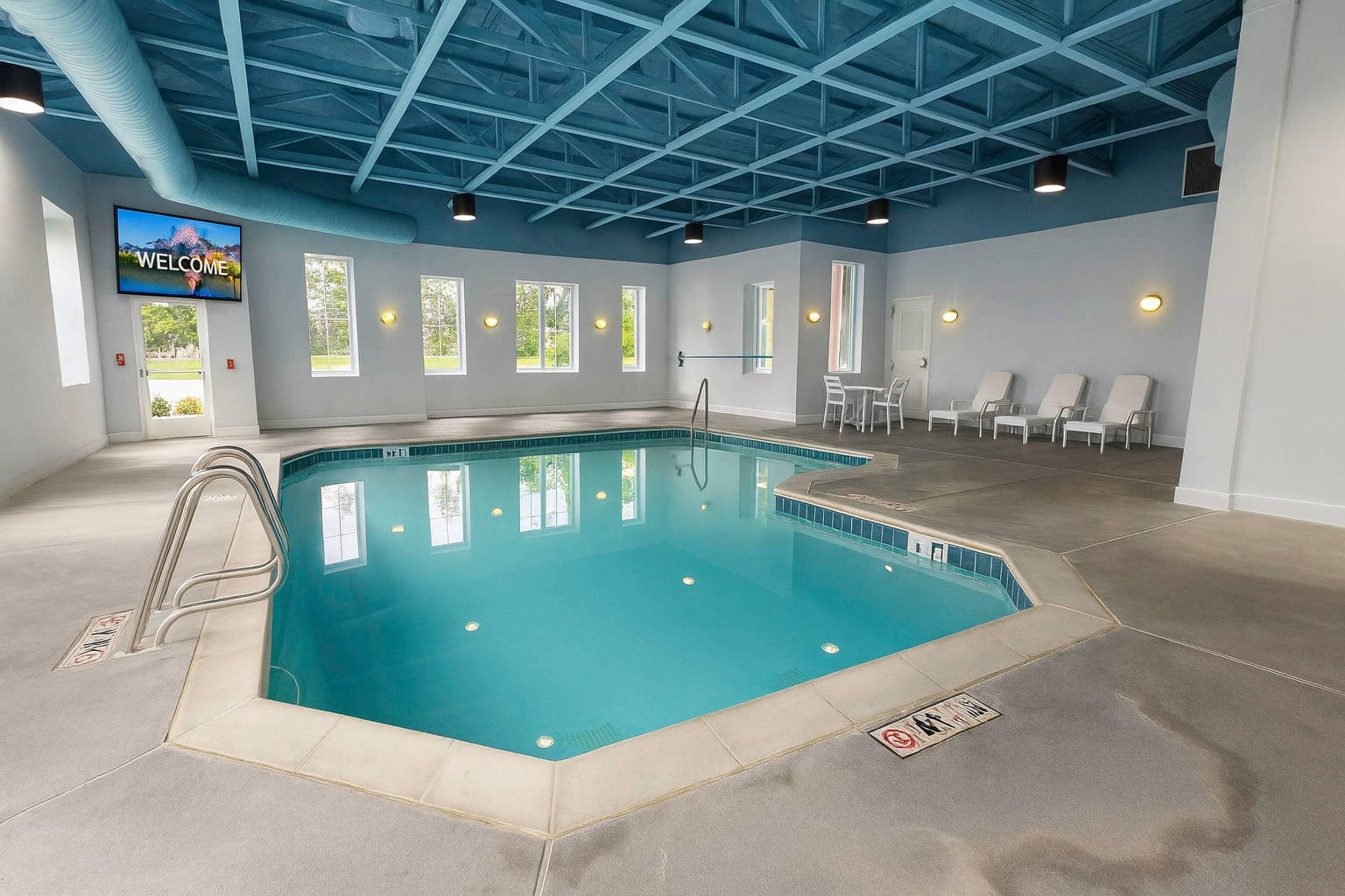 Indoor pool | Le Ritz Hotel and Suites