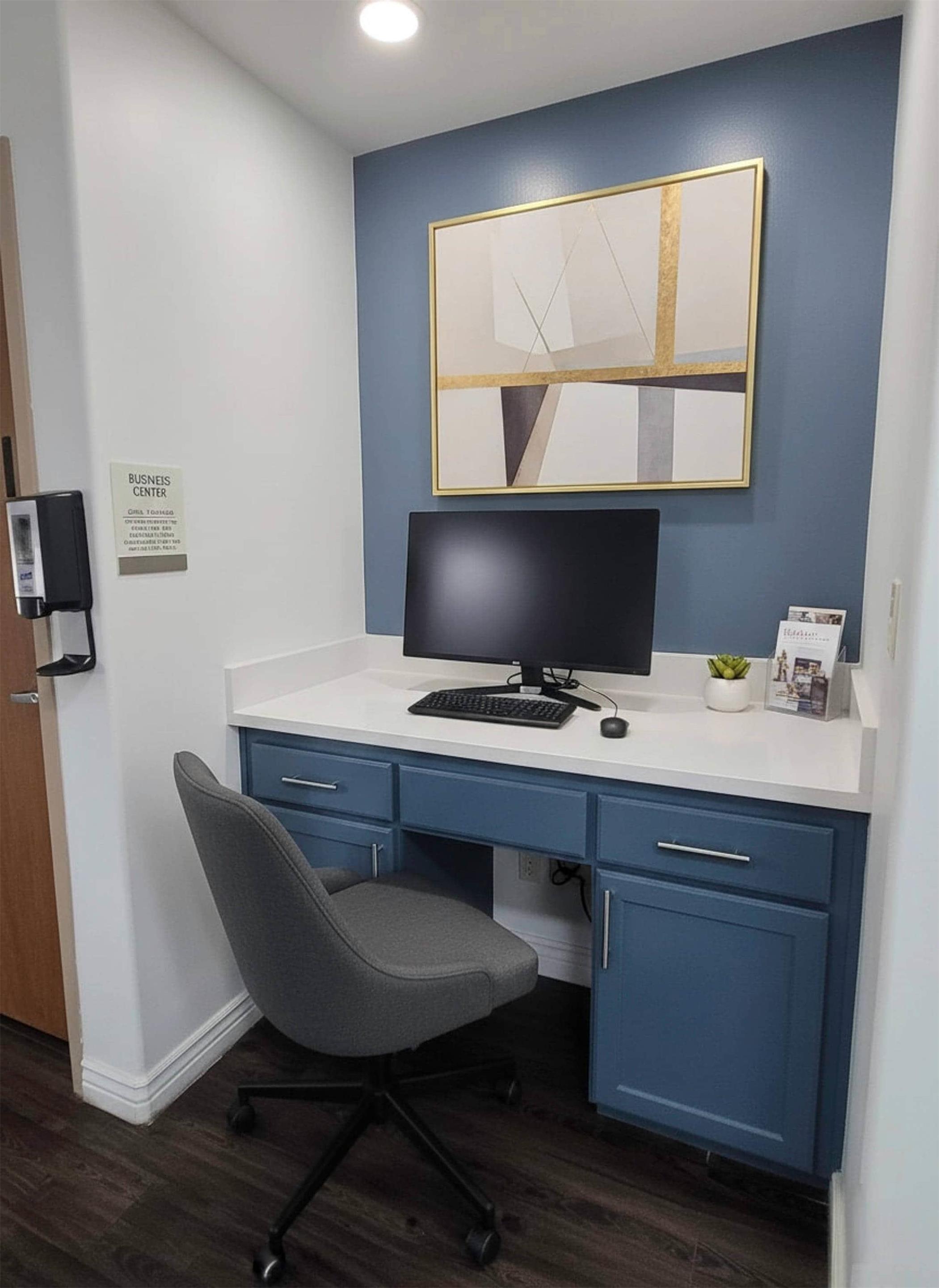 Business center | Le Ritz Hotel and Suites
