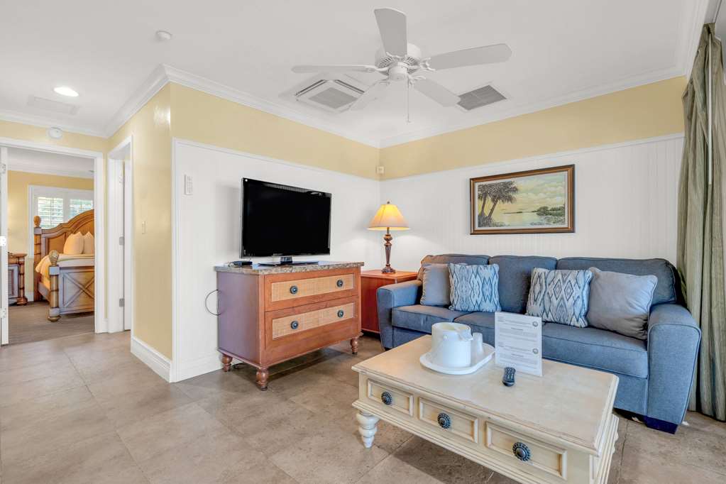 DOVE CREEK RESORT & MARINA, TRADEMA-guestroom-Guest Room,On-Site.jpg