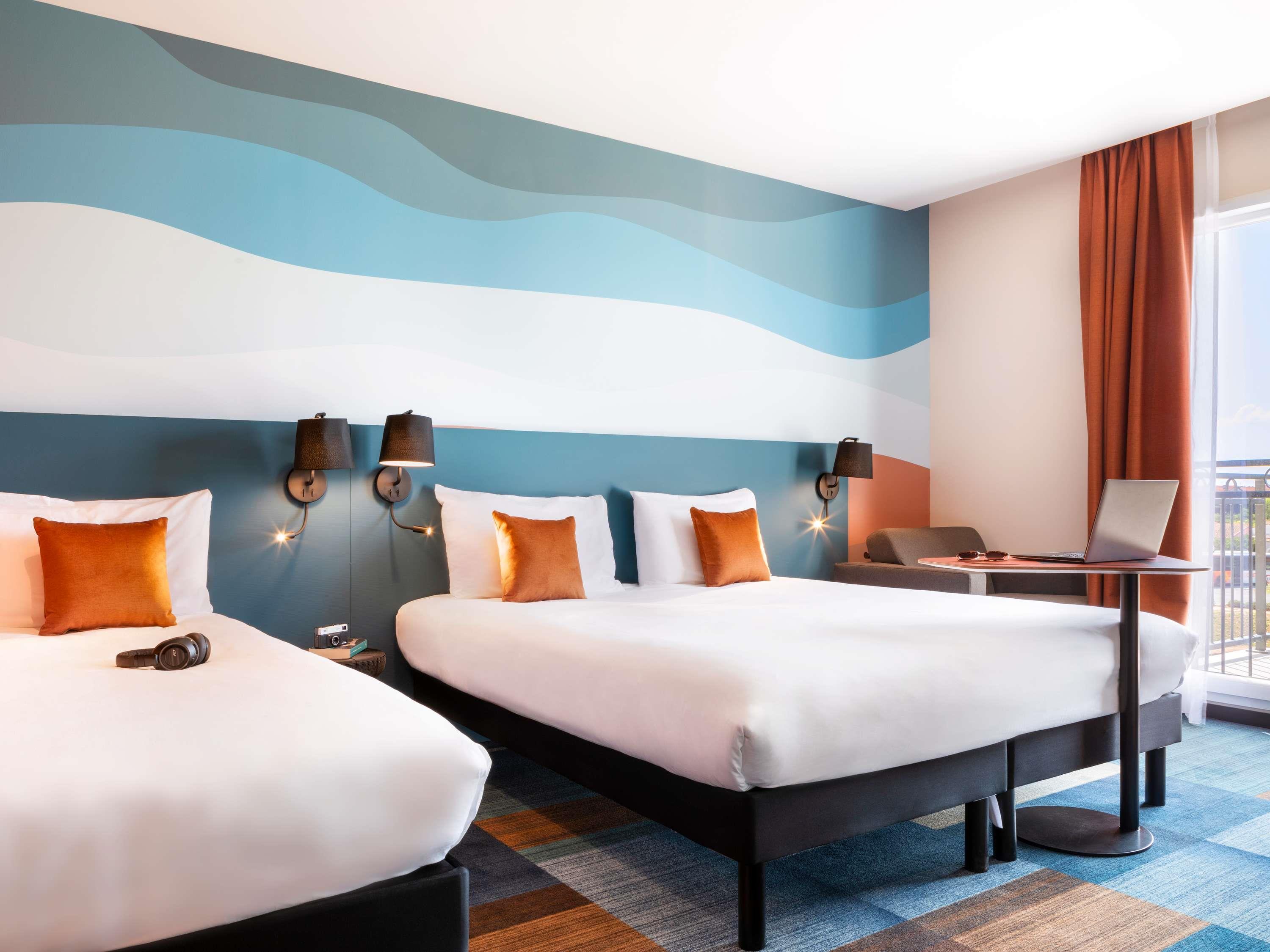 Ibis Styles Miramas - Provence Room Type - Premium Family Room with 3 single beds or a double bed and a single bed