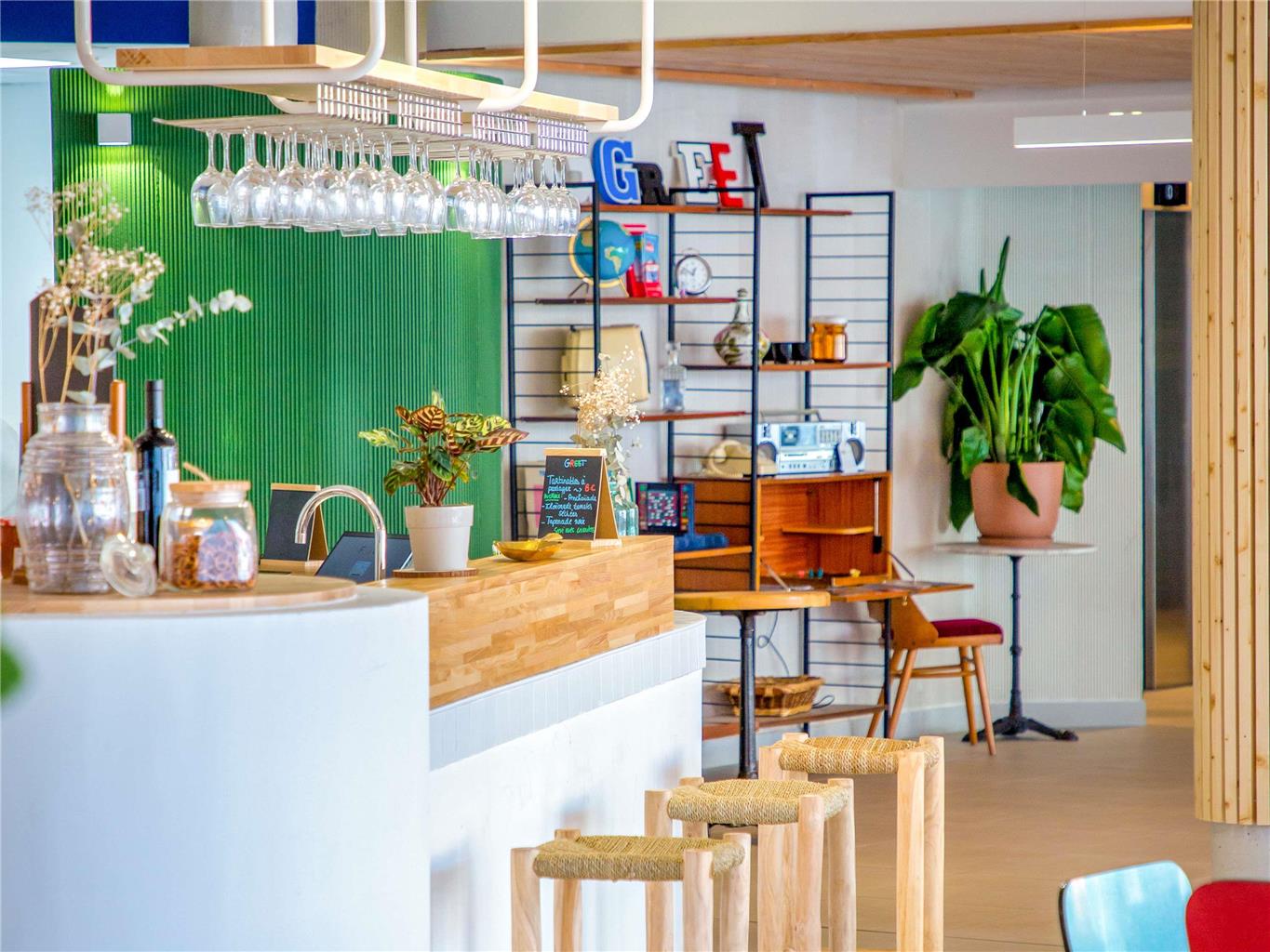 greet hotel Salon-de-Provence