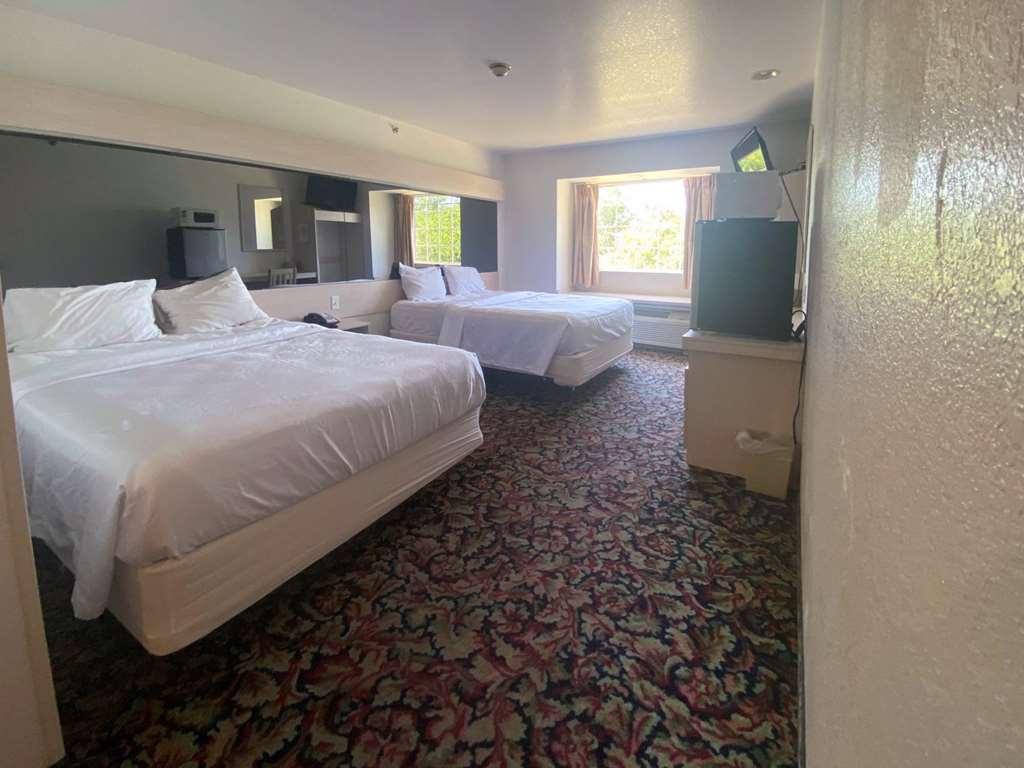 STUDIO 6 MCALESTER OK - SOUTH-guestroom-Guest Room,On-Site.jpg